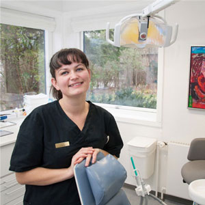 Tandplejer Jelena fra Tandlægerne i Kollehus i Allerød